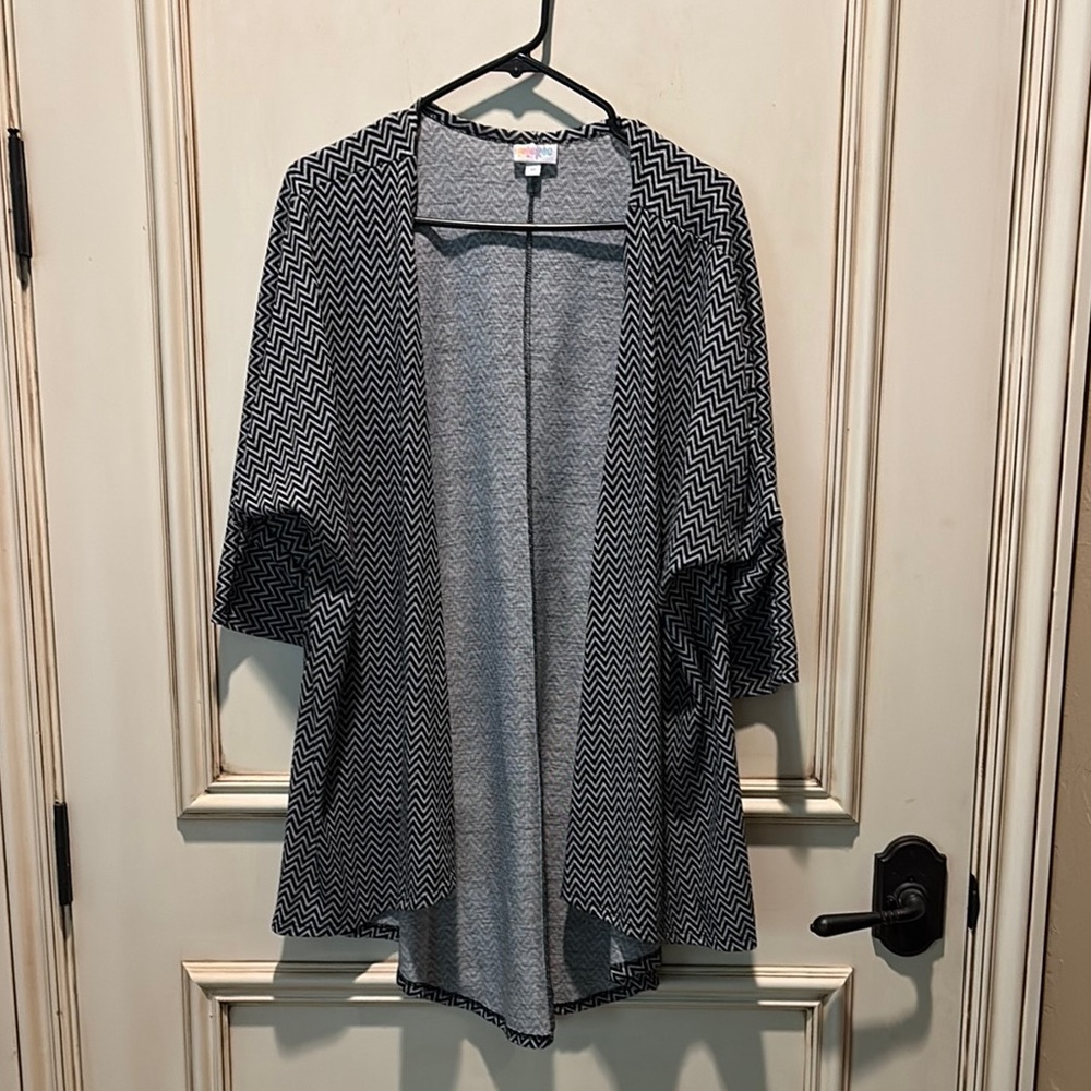 LuLaroe Lindsey Chevron Patterned Gray/Black Women's Kimono